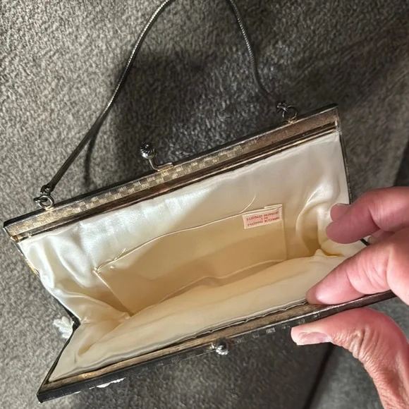 Elegant White Beaded Clutch - Picture 4 of 6